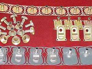 连续拉伸成型类冲压件及料带